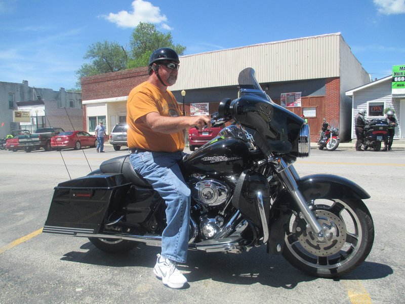 013.JPG (935.91 KiB) Viewed 17966 times Wild Bill from Butler on his HD Bill send me your info, please