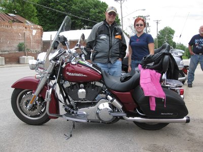 Wellington Nana Maries 006.JPG (1.06 MiB) Viewed 21415 times 2006 Harley Davidson "Road King"....5000 mi....Misty and George....Belton, MO....5/11