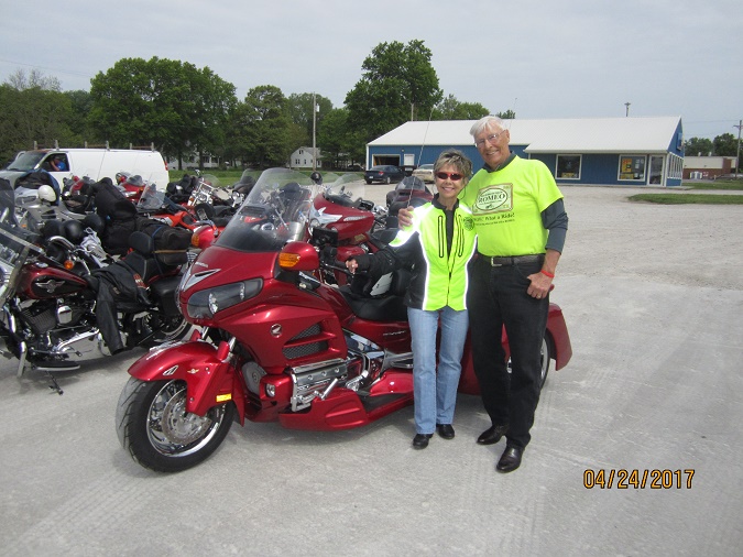 Bob brought his niece Linda for the trip to Eureka Springs