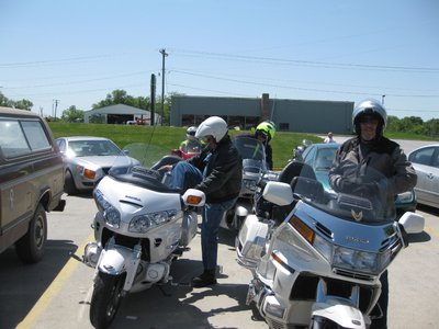 The Oatmeal Gang arrives in Bethany for lunch after having breakfast in Lathrop!!