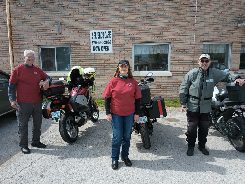 Our Kansas friends (with AR romeos T-shirts)