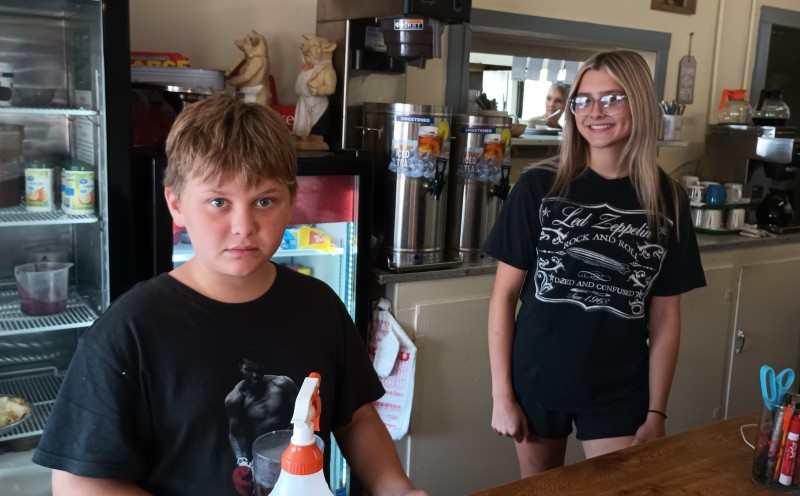 Mom's cooking--kids waiting tables