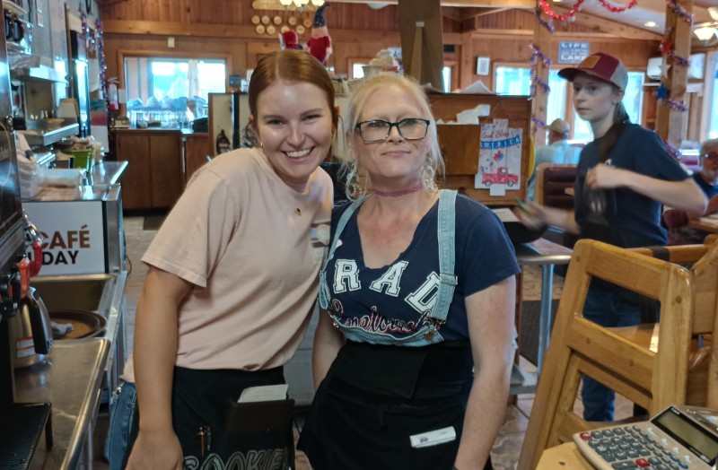 3 fabulous waitresses