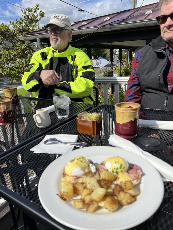 Roger's Egg's Benedict