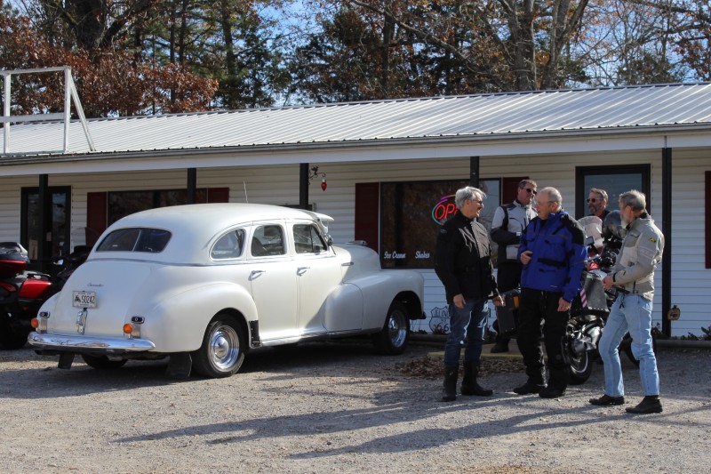 Neat old 37-40 ? chev with mo-par power