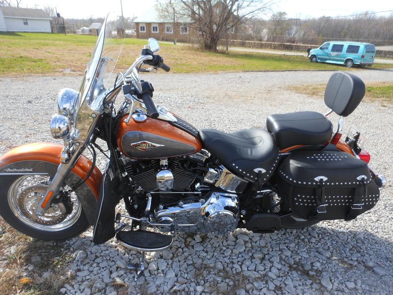 Really pretty paint combination on this Harley. All it was missing was a matching coat.