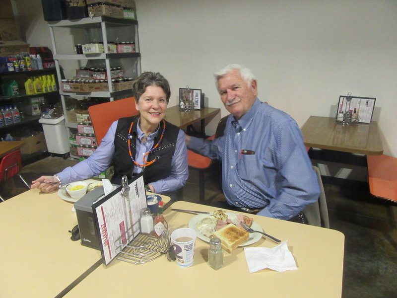 MARY ROSE AND BOGIE JOINED US TODAY.  NICE TO SEE THEM AT AN EASTERN KANSAS RIDE.