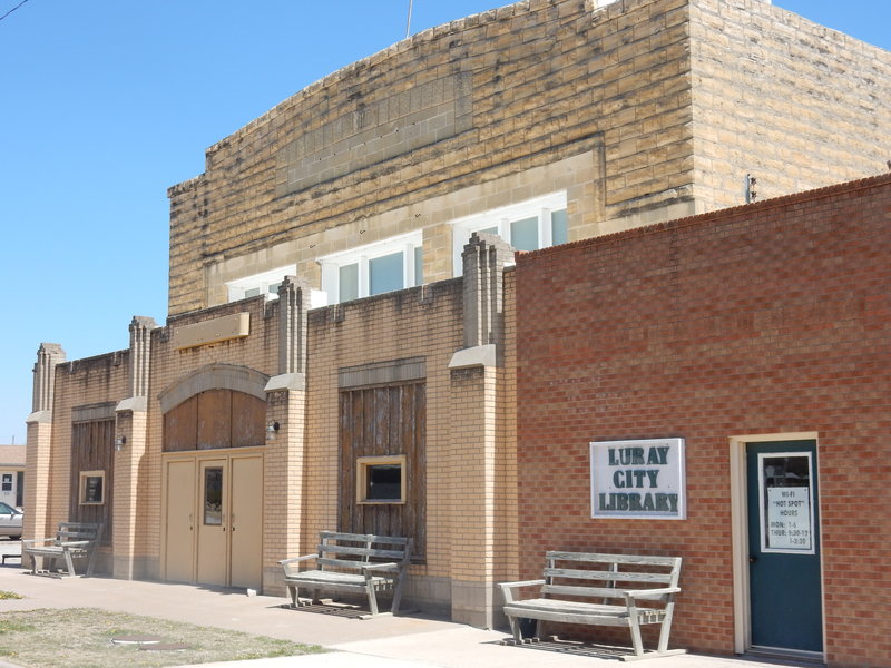 This 1917 building was once converted to a theater probably in the early 40's covering up the 17 architecture.