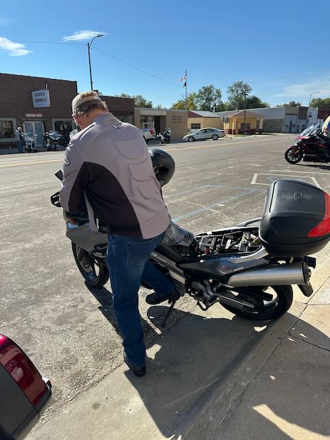 Just a little bike repair on the fly!  Hope you made it home Kent.