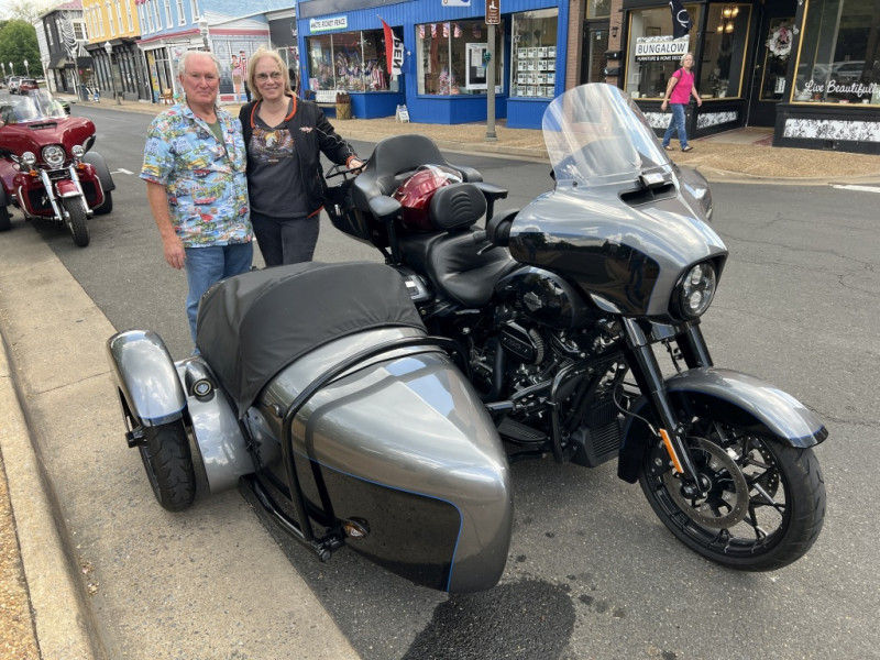 c004iimage.jpg (393.41 KiB) Viewed 1339 times Barb & Norm Harley Sidecar