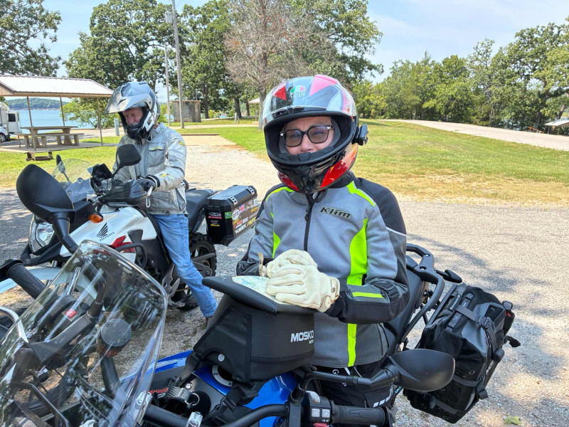 Sharon Hamilton looking great in her very nice gear. Mr. Jim Eickman just pulling up and unsaddling .. great folks.