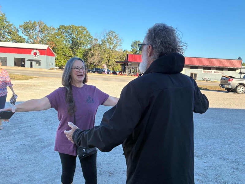 Renee and Ron were so glad to see each other. Everyone loves Ron !!  Great guy.